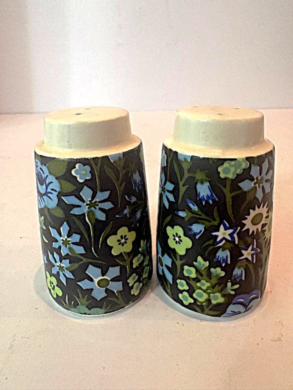 Vintage Napcoware "Flower Power" Retro Blue Green Ceramic Salt & Pepper Shakers
